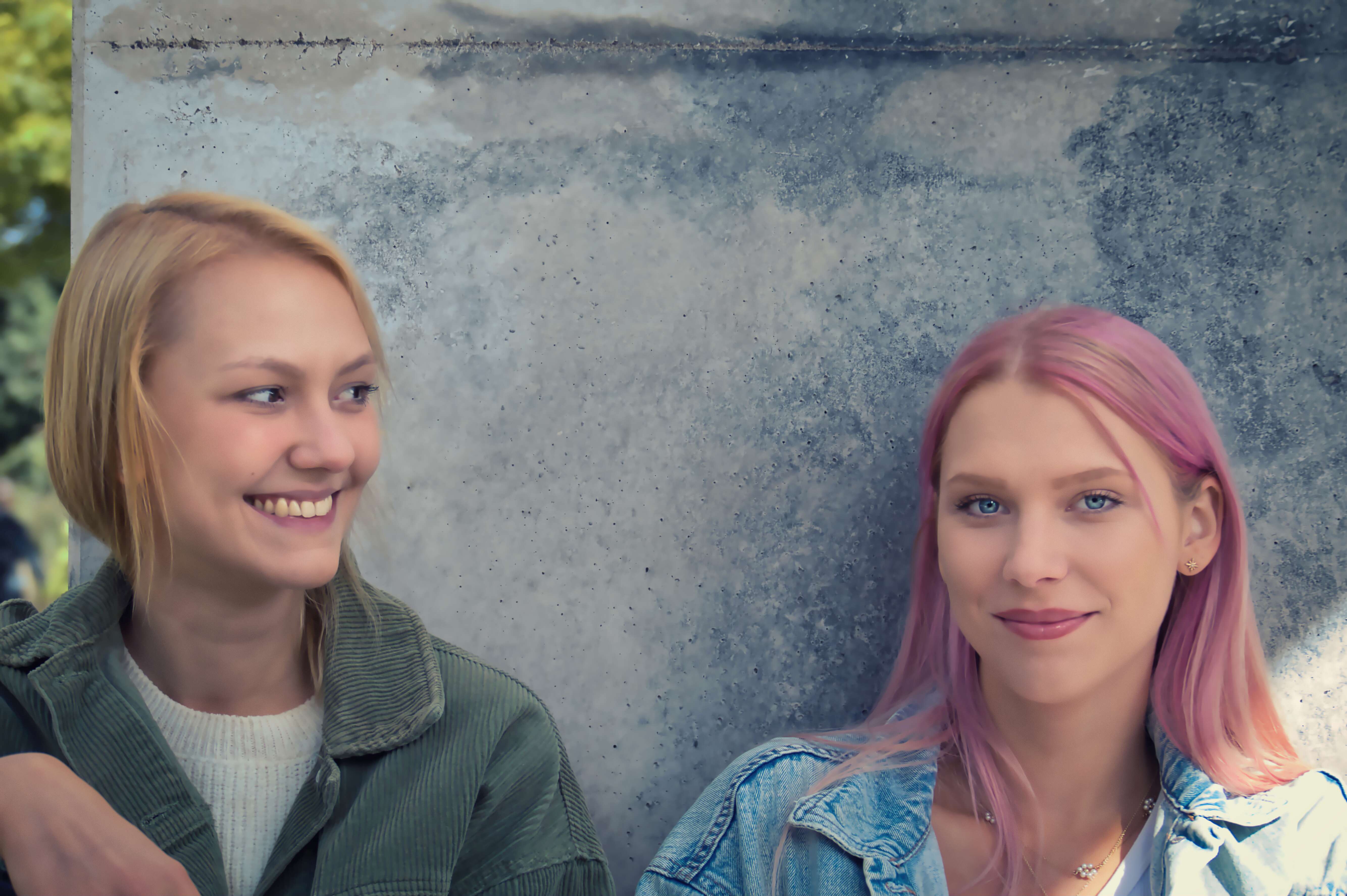 Doppelportrait – Geschwisterfoto – Seite an Seite | Portraitfoto | Duisburg | Landschaftspark Nord
